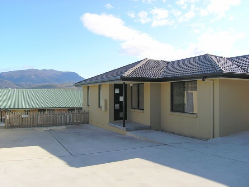2/18 Mona Street, Kingston TAS 7050