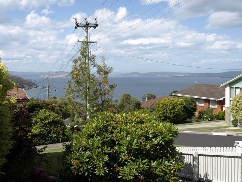 10 Wombara Avenue, Kingston Beach TAS 7050