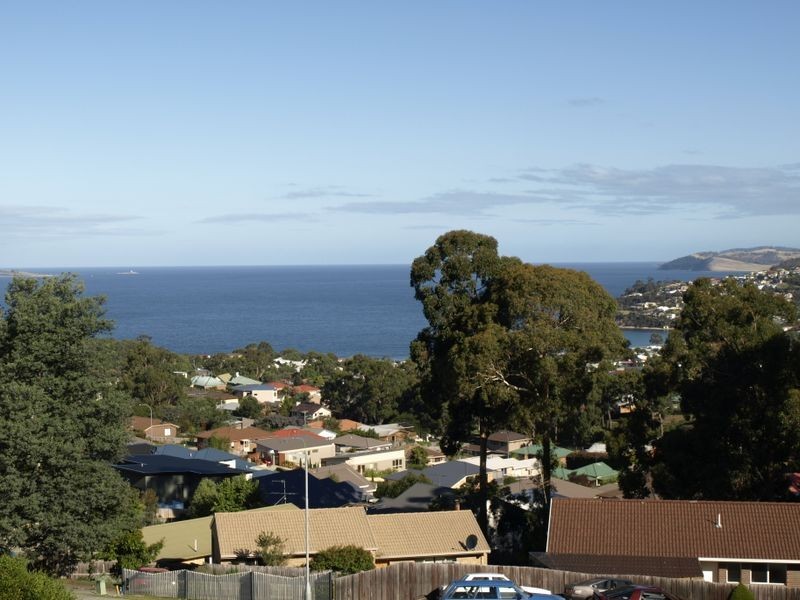 37 Stirling Avenue, Blackmans Bay TAS 7052