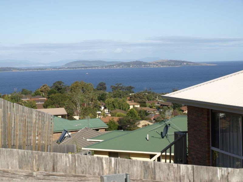 37 Stirling Avenue, Blackmans Bay TAS 7052