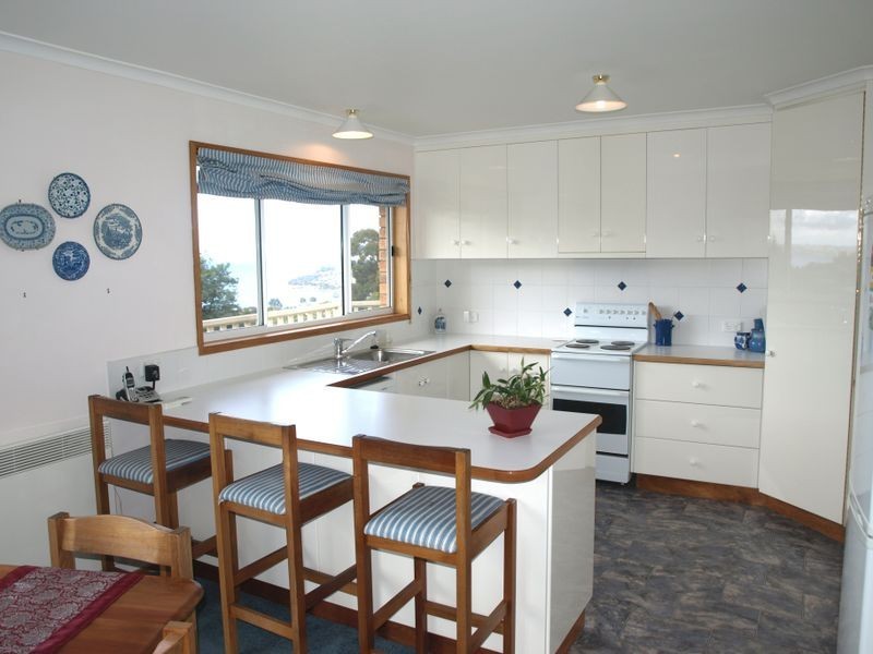 35 Stirling Avenue, Blackmans Bay TAS 7052