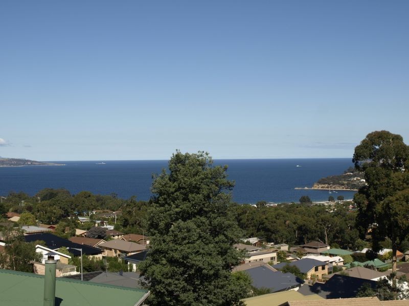 35 Stirling Avenue, Blackmans Bay TAS 7052