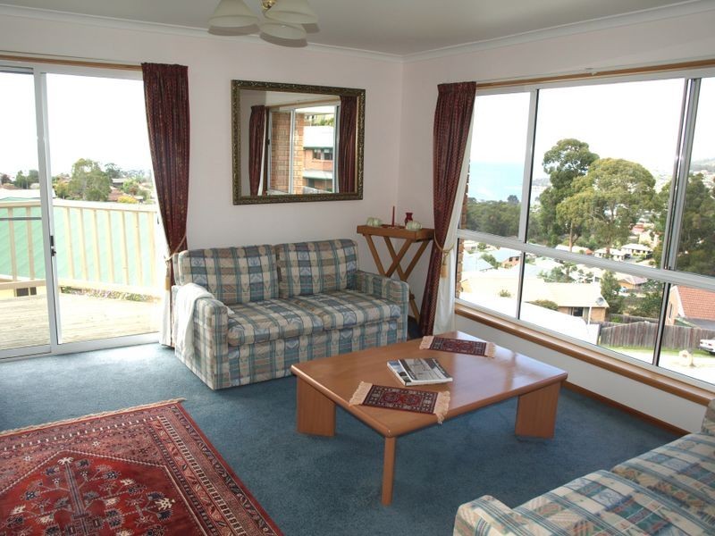 35 Stirling Avenue, Blackmans Bay TAS 7052
