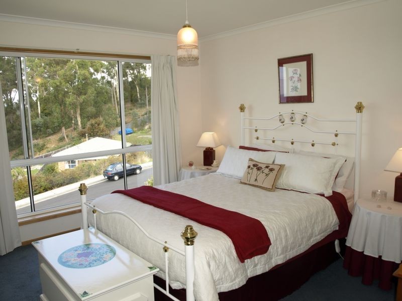 35 Stirling Avenue, Blackmans Bay TAS 7052