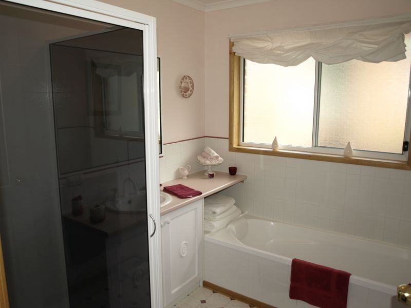 35 Stirling Avenue, Blackmans Bay TAS 7052