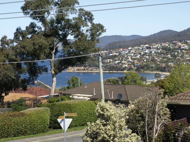 17 Tingira Road, Blackmans Bay TAS 7052