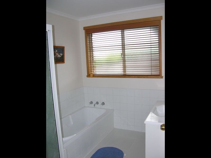 2/14 Grevillea Way, Kingston TAS 7050
