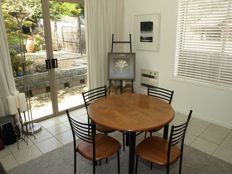 2/25 Stirling Avenue, Blackmans Bay TAS 7052