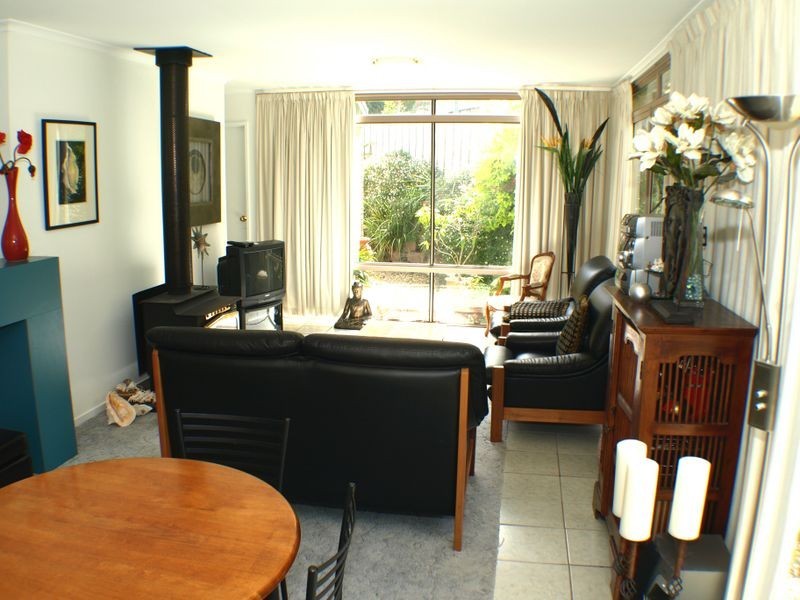 2/25 Stirling Avenue, Blackmans Bay TAS 7052