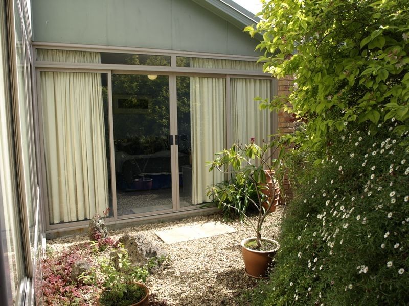 2/25 Stirling Avenue, Blackmans Bay TAS 7052