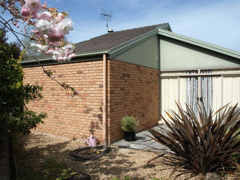 2/25 Stirling Avenue, Blackmans Bay TAS 7052