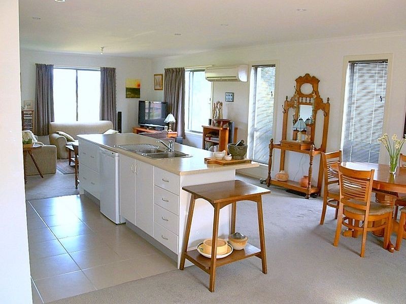 2/65 Hutchins Street, Kingston TAS 7050