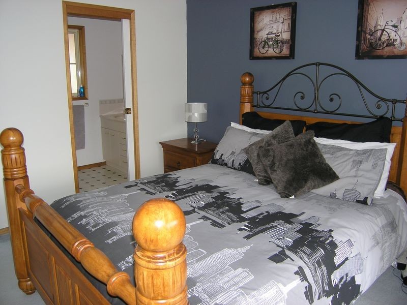 7 Sandra Drive, Blackmans Bay TAS 7052