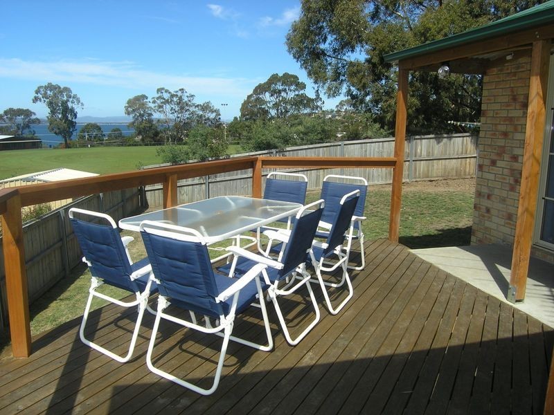 7 Sandra Drive, Blackmans Bay TAS 7052