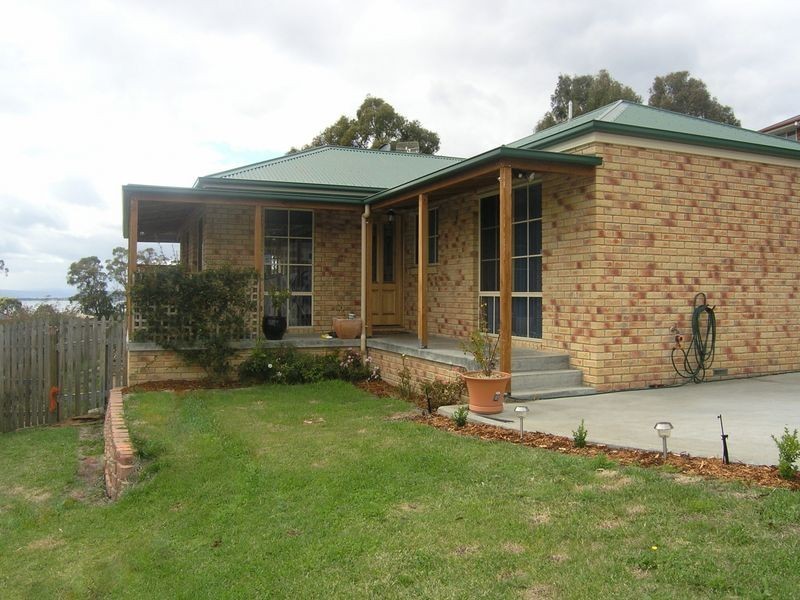 7 Sandra Drive, Blackmans Bay TAS 7052