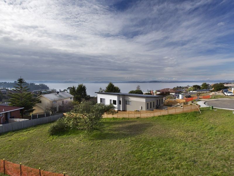 5 Thornton Close, Blackmans Bay TAS 7052
