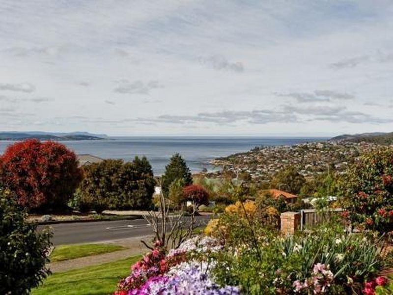 8 Timbertop Drive, Blackmans Bay TAS 7052