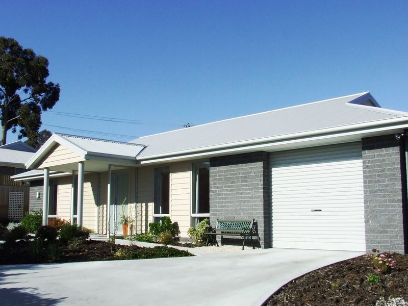 2/55 Redwood Road, Kingston TAS 7050