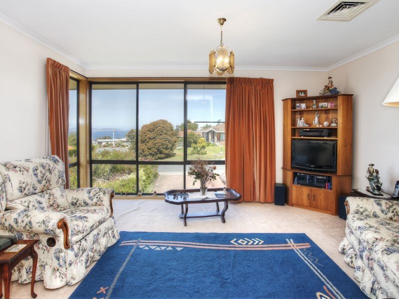 11 Edison Avenue, Blackmans Bay TAS 7052
