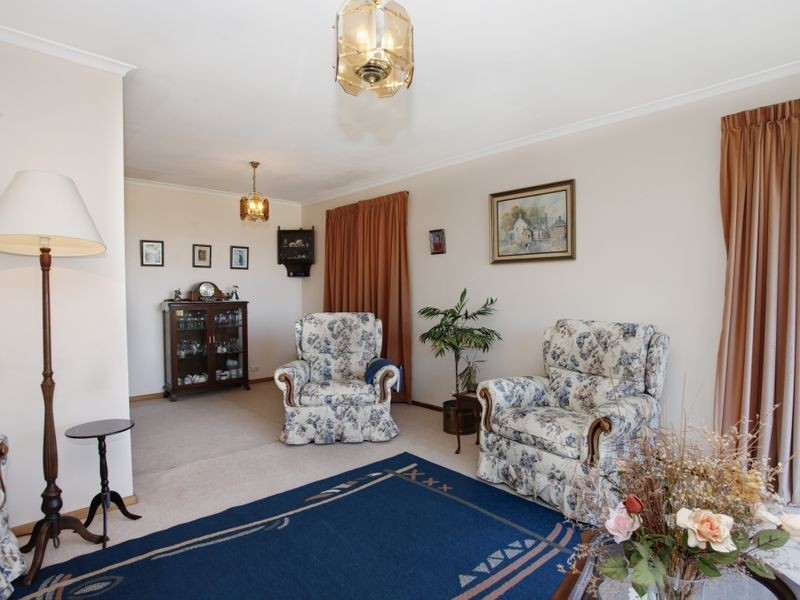 11 Edison Avenue, Blackmans Bay TAS 7052