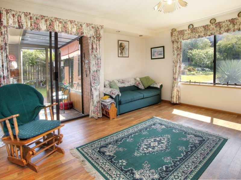 11 Edison Avenue, Blackmans Bay TAS 7052