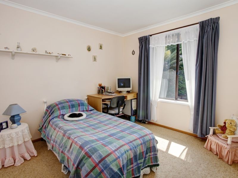 11 Edison Avenue, Blackmans Bay TAS 7052