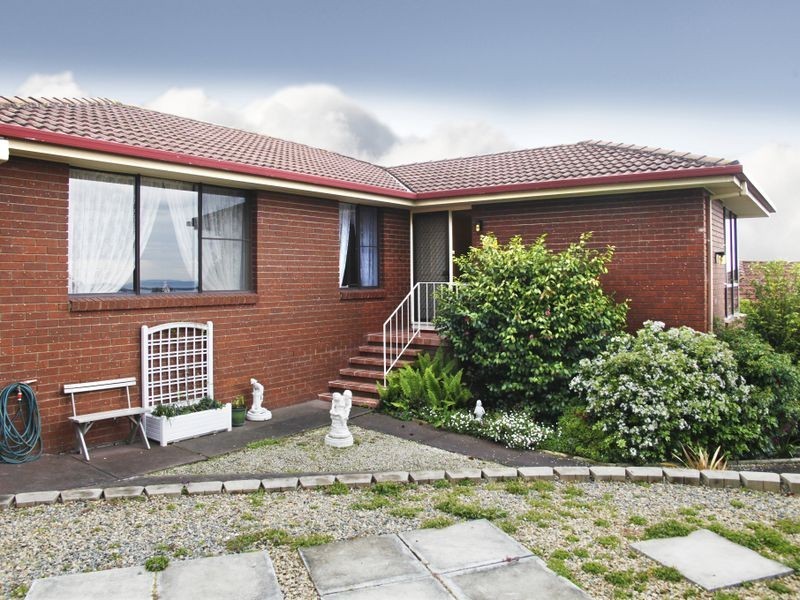 11 Edison Avenue, Blackmans Bay TAS 7052