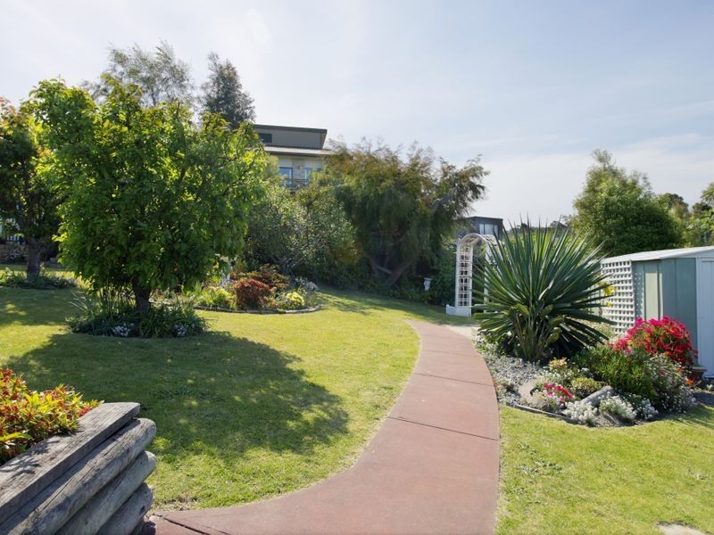 11 Edison Avenue, Blackmans Bay TAS 7052