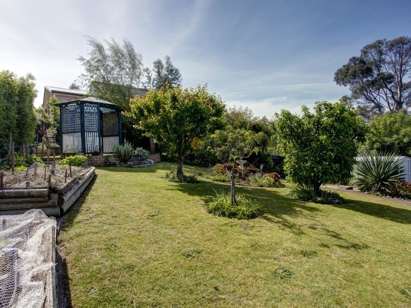 11 Edison Avenue, Blackmans Bay TAS 7052