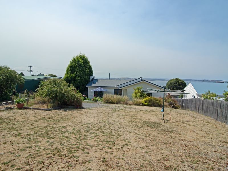 133 Roslyn Avenue, Blackmans Bay TAS 7052