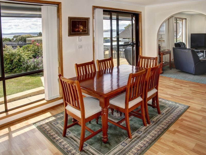 13 Stratford Place, Blackmans Bay TAS 7052