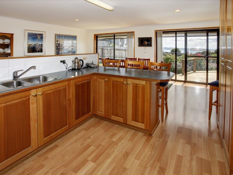 13 Stratford Place, Blackmans Bay TAS 7052