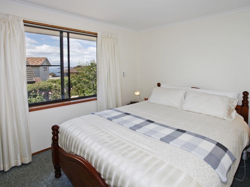 13 Stratford Place, Blackmans Bay TAS 7052