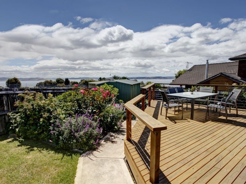 13 Stratford Place, Blackmans Bay TAS 7052