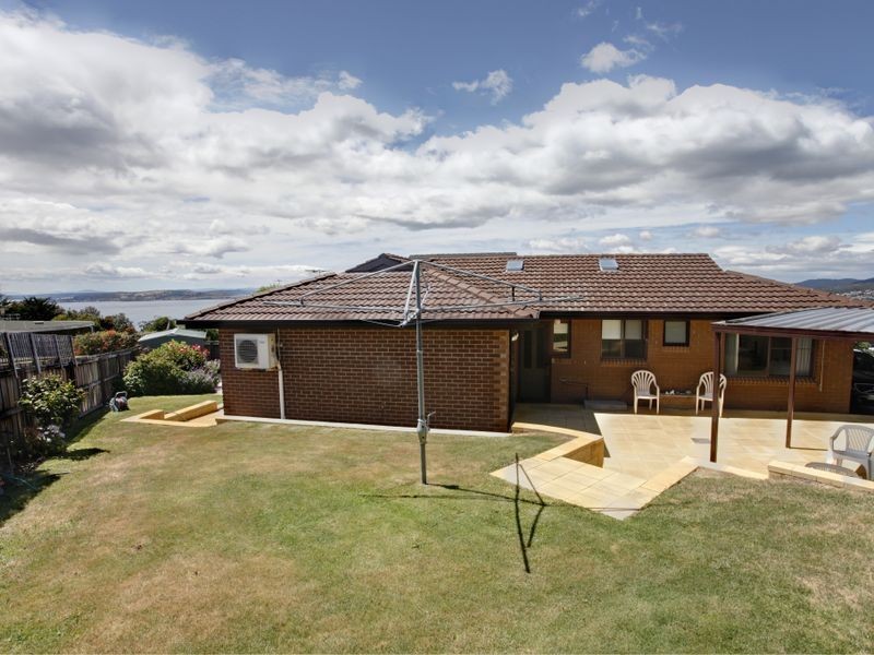 13 Stratford Place, Blackmans Bay TAS 7052