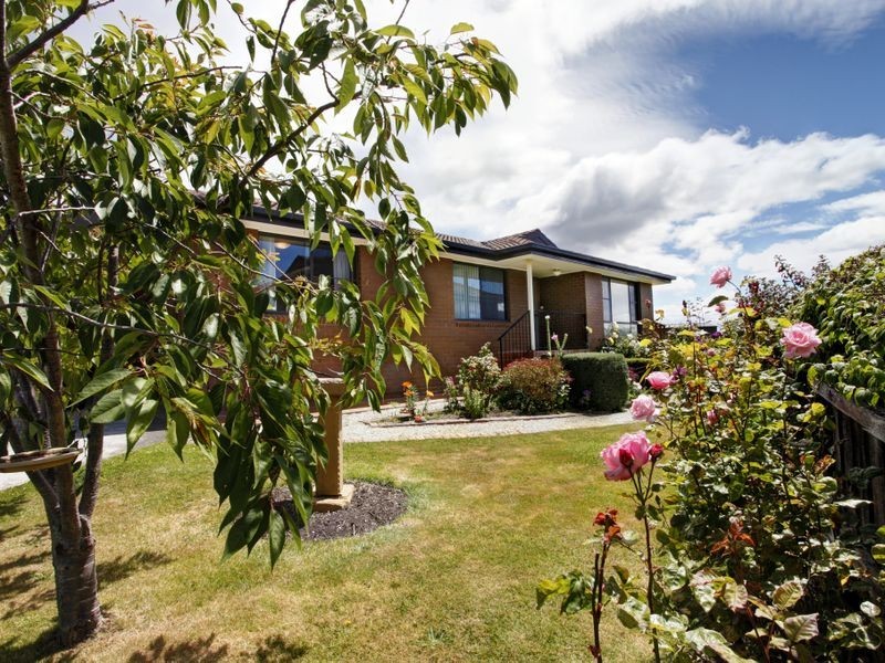 13 Stratford Place, Blackmans Bay TAS 7052