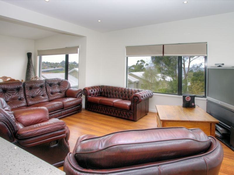 1A Myuna Road, Blackmans Bay TAS 7052