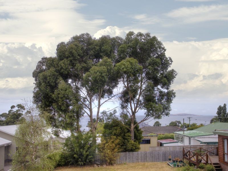 1A Myuna Road, Blackmans Bay TAS 7052