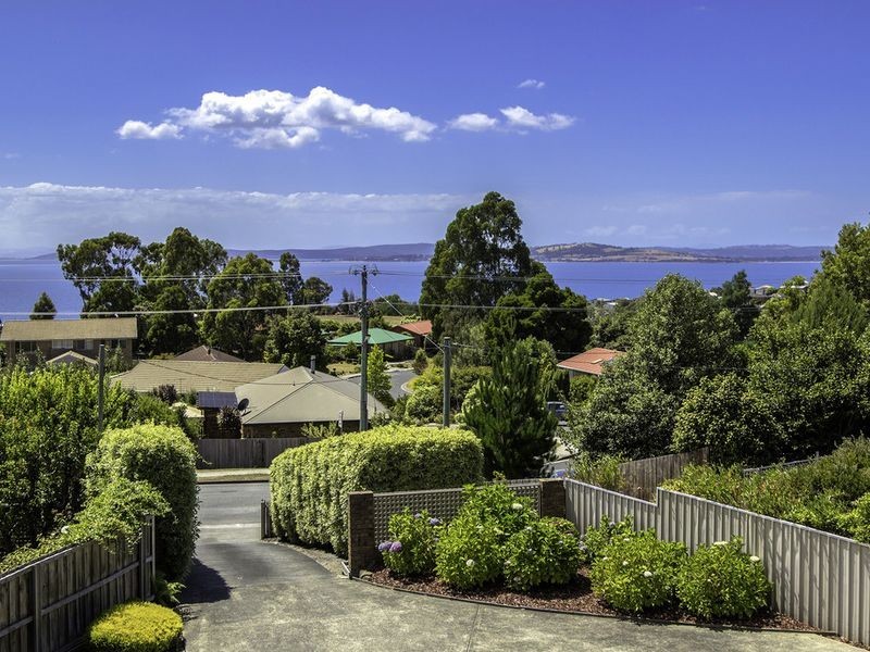 21 Tinderbox Road East, Blackmans Bay TAS 7052