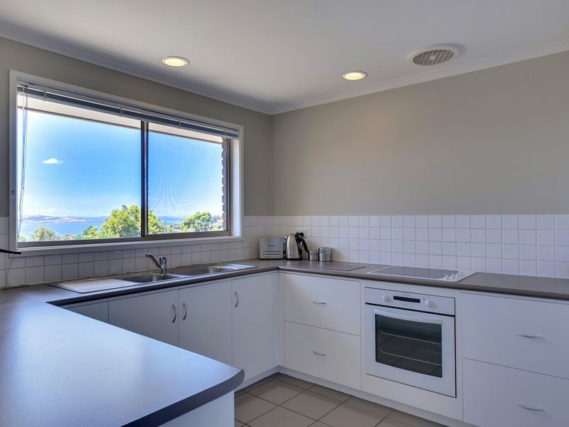 21 Tinderbox Road East, Blackmans Bay TAS 7052