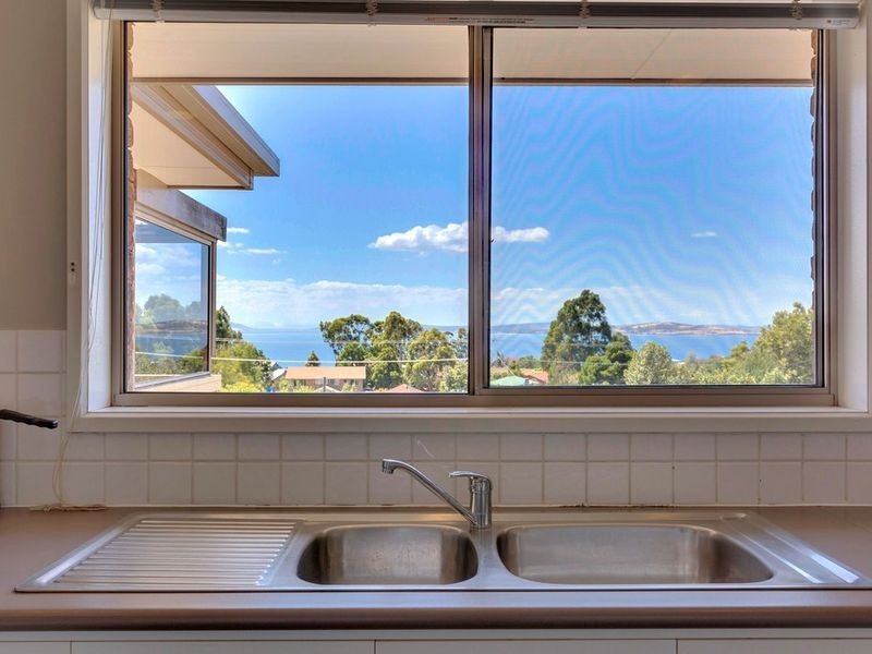 21 Tinderbox Road East, Blackmans Bay TAS 7052