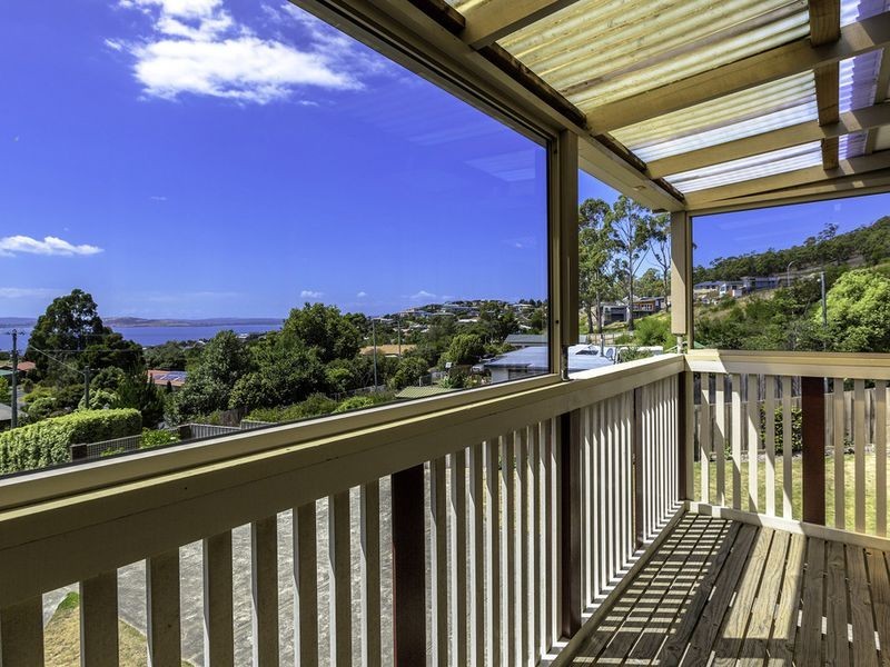 21 Tinderbox Road East, Blackmans Bay TAS 7052