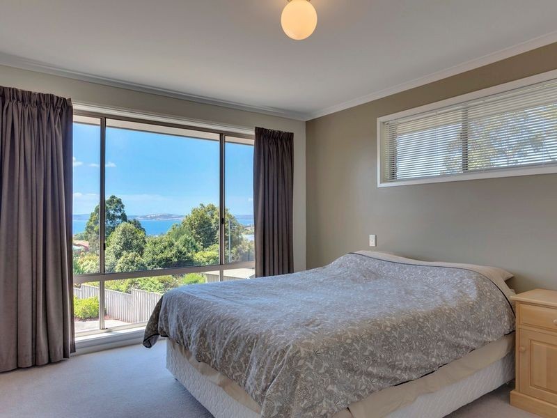 21 Tinderbox Road East, Blackmans Bay TAS 7052