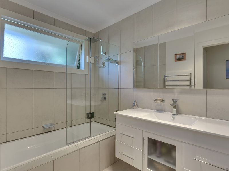 224 Roslyn Avenue, Blackmans Bay TAS 7052