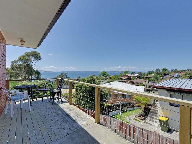 1/49 Kunama Drive, Kingston Beach TAS 7050