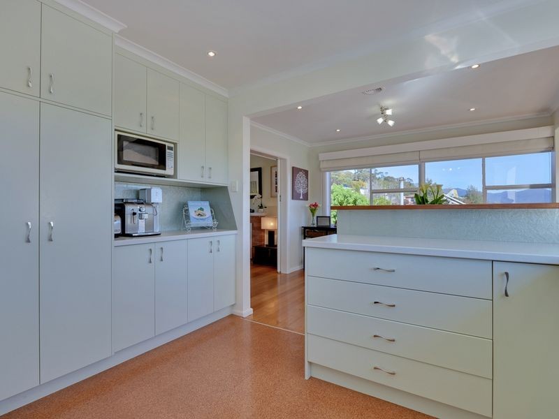 18 St Helens Street, Lindisfarne TAS 7015