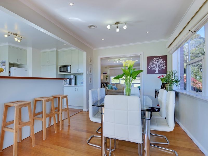 18 St Helens Street, Lindisfarne TAS 7015