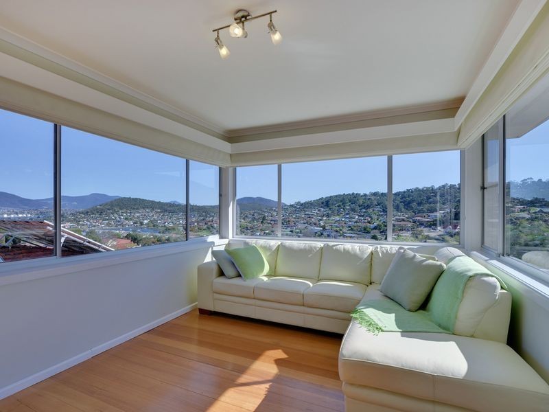 18 St Helens Street, Lindisfarne TAS 7015