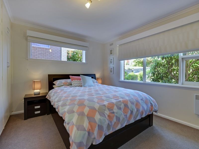 18 St Helens Street, Lindisfarne TAS 7015