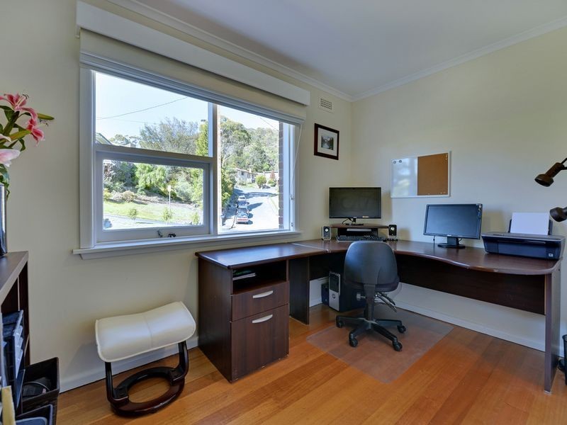 18 St Helens Street, Lindisfarne TAS 7015